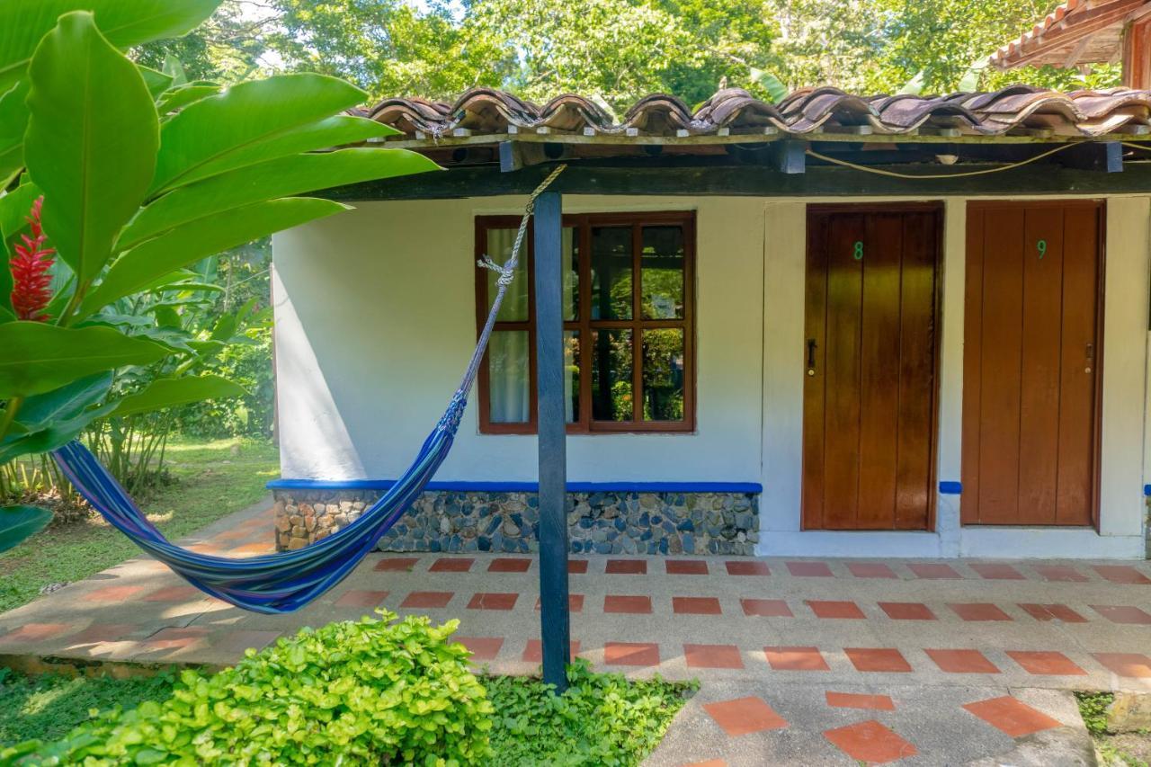 ホテル Los Robles Capurganá エクステリア 写真